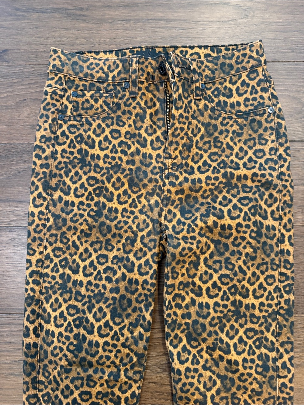 7 For All Mankind Leopard Print Flared Jeans Size 26 - C61-028 - Picture 2 of 8